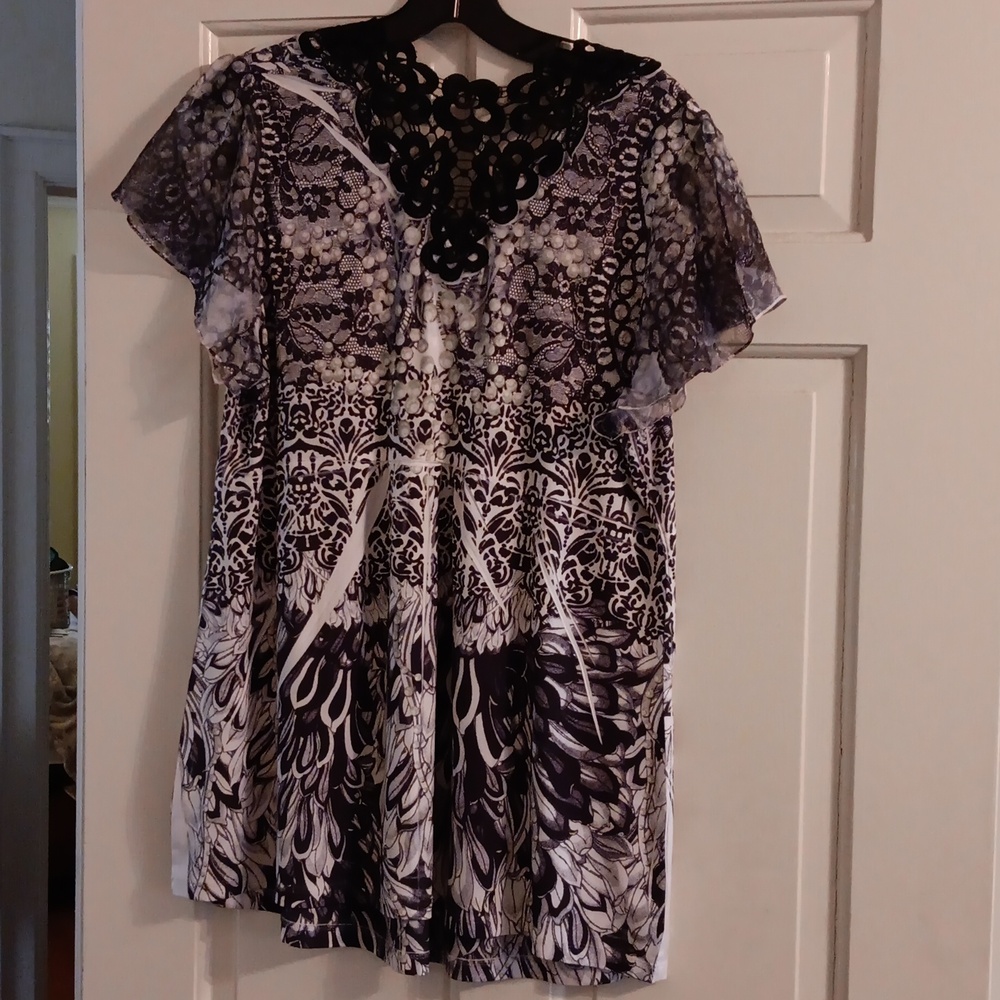 live and let live Black & White Floral V-Neck Blouse size 1X EUC - Picture 14 of 14